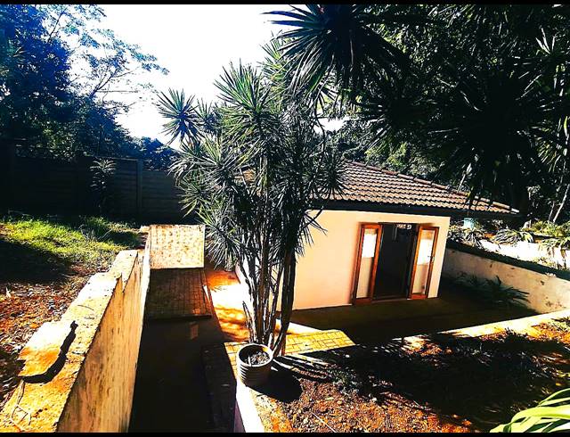 1 BEDROOM FREESTANDING TO LET IN HILLCREST CENTRAL